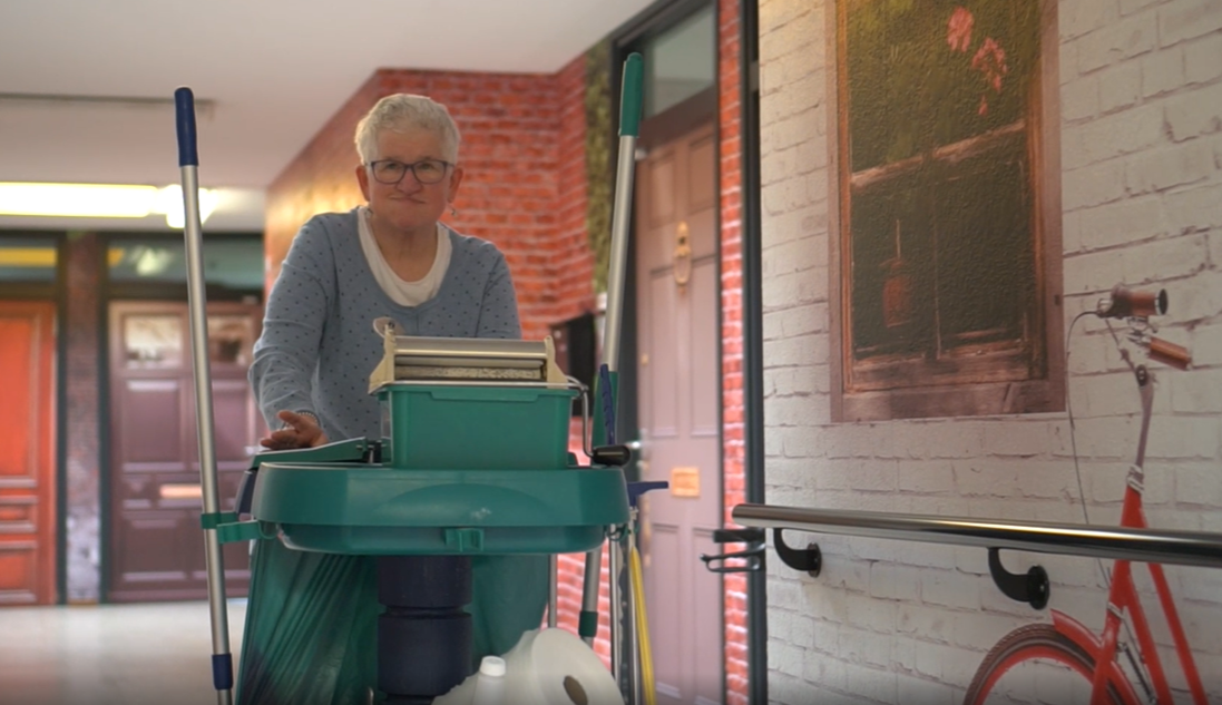 Op weg met de schoonmaakkar